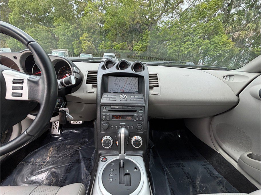 Used 2009 Nissan 350Z Touring RWD image 11
