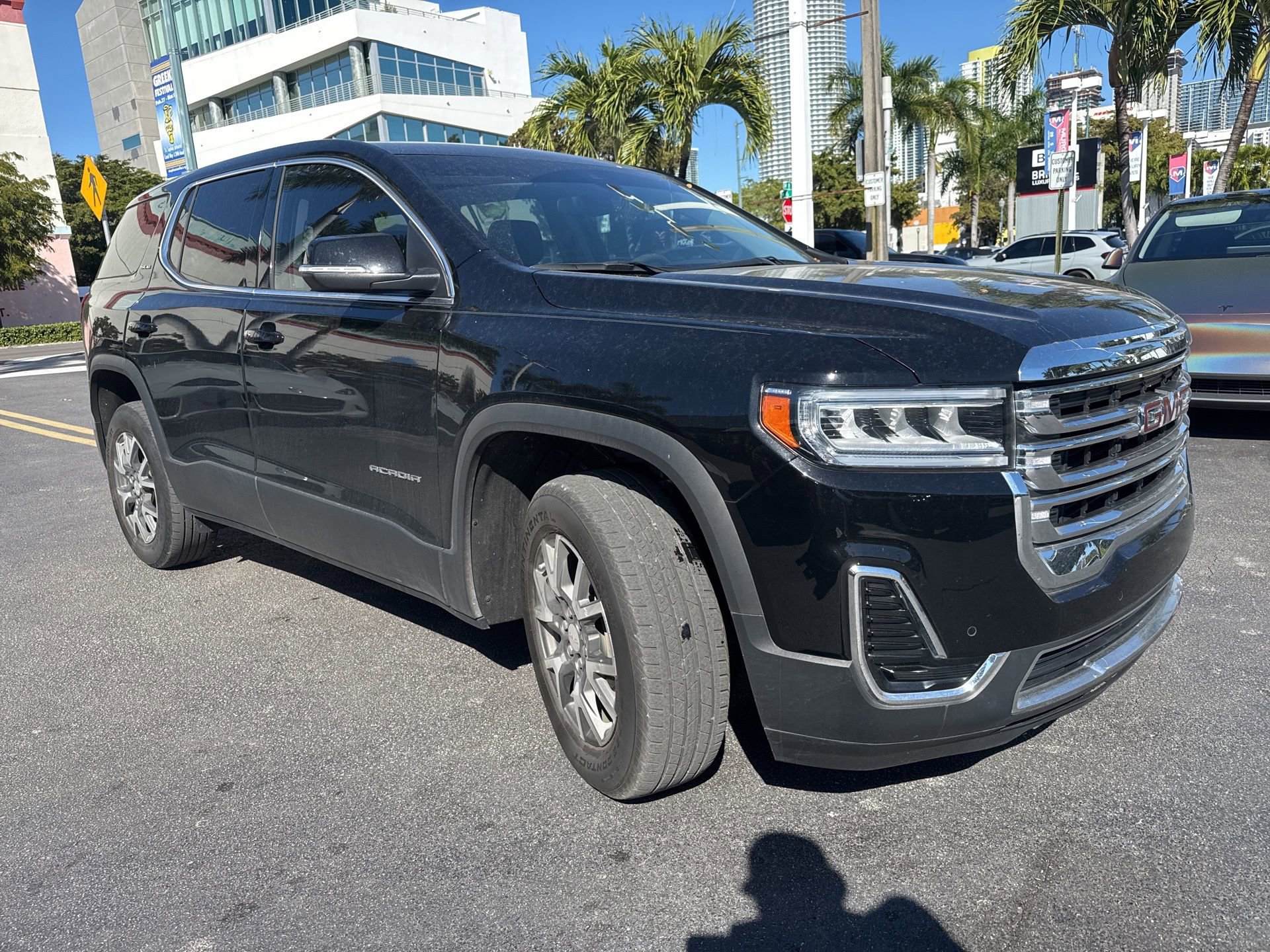 Used 2023 GMC Acadia SLE image 9