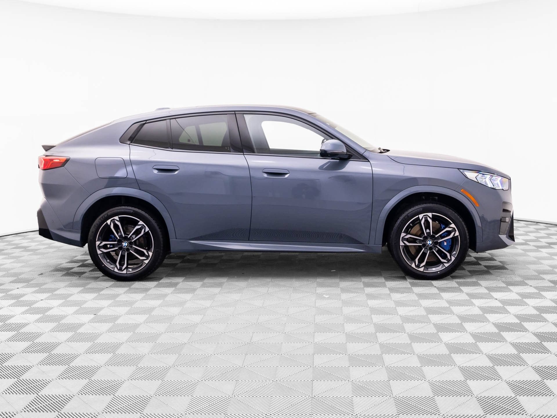 Certified 2025 BMW X2 xDrive28i AWD/4WD image 6