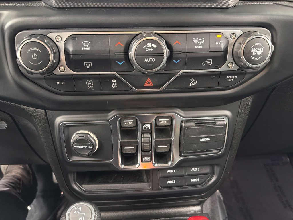 Used 2019 Jeep Wrangler Unlimited Sahara AWD/4WD image 31