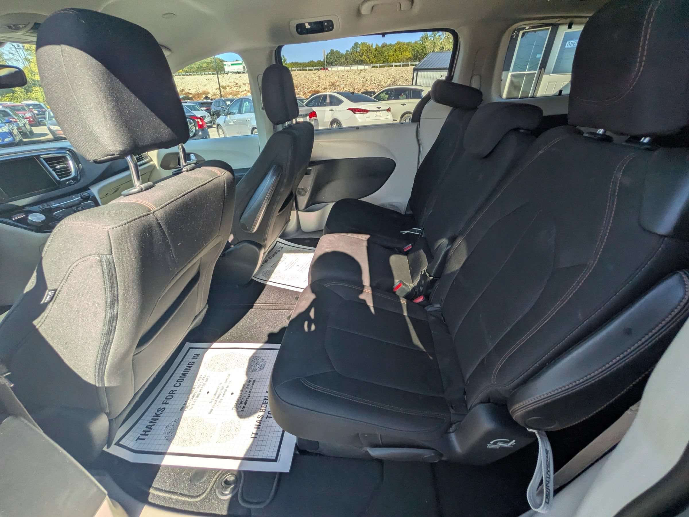 Used 2017 Chrysler Pacifica Touring Plus w/ Tire & Wheel Group FWD image 28