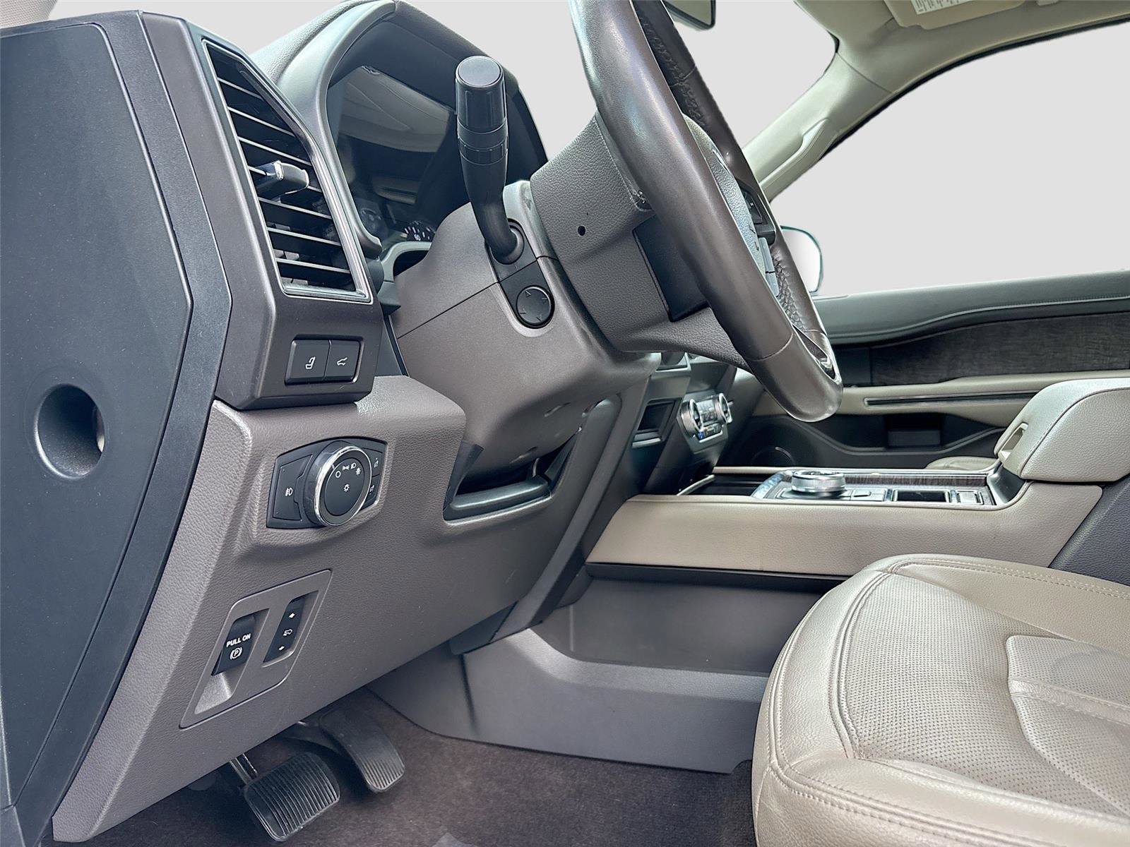 Used 2021 Ford Expedition Limited image 11