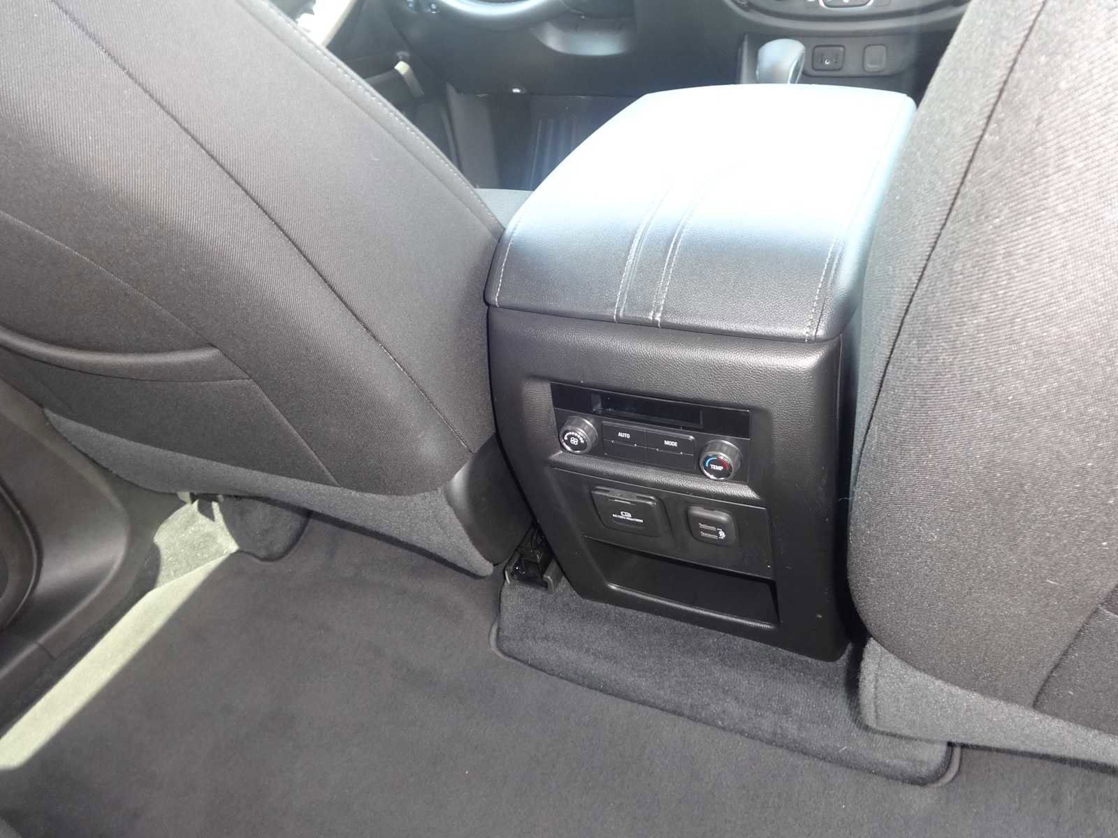 Used 2023 Chevrolet Traverse LT image 11