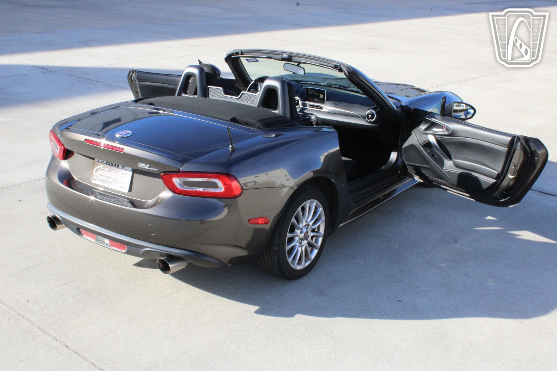 Used 2017 FIAT 124 Spider Classica image 9