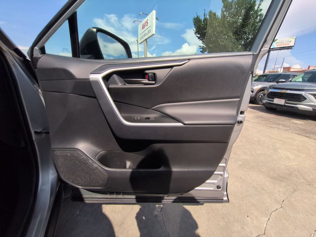 Used 2025 Toyota RAV4 LE FWD image 32