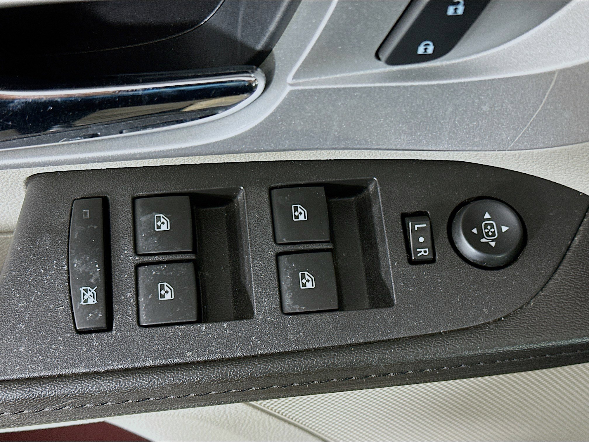 Used 2017 Chevrolet Equinox LT w/ Convenience Package image 15