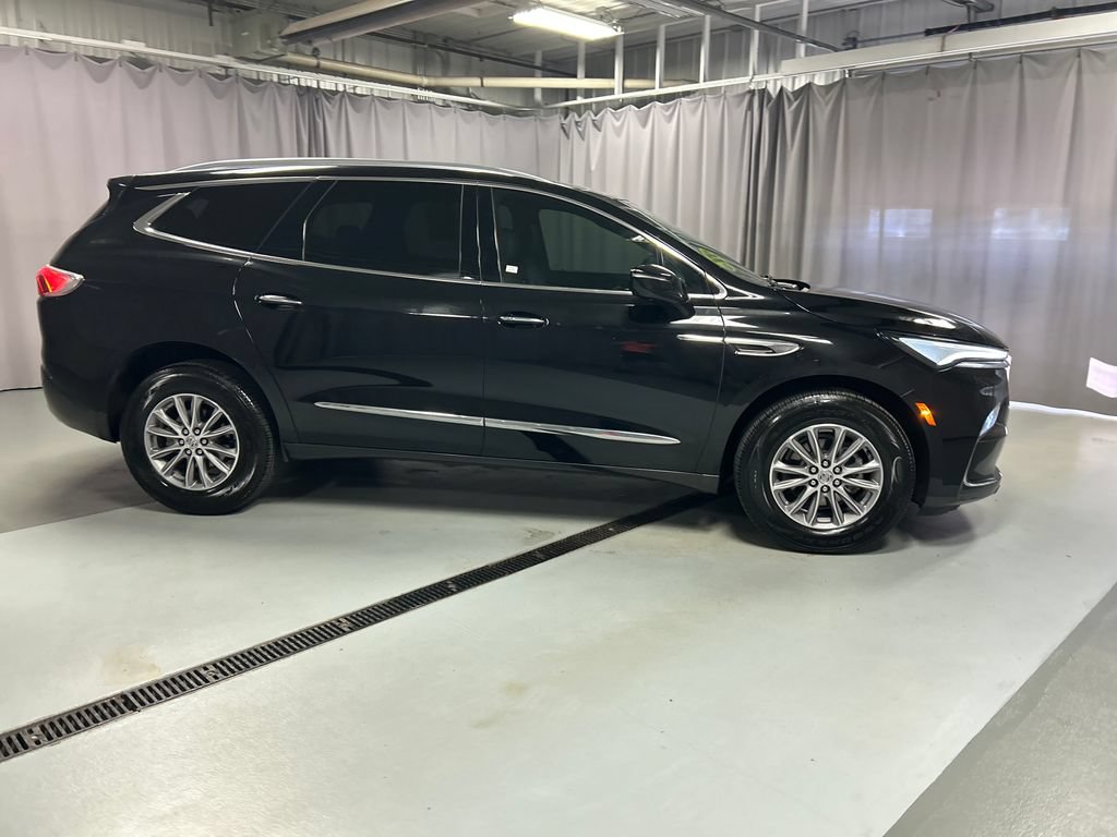 Used 2024 Buick Enclave Essence w/ Technology Package FWD image 8