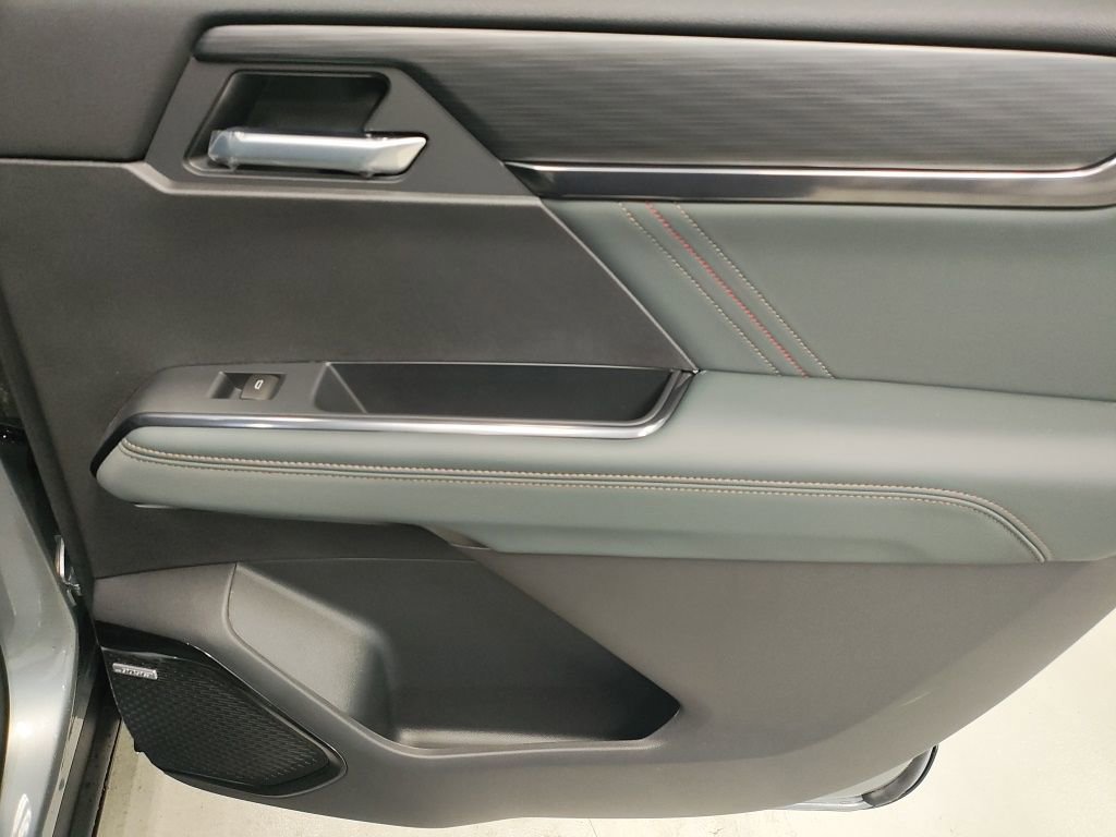 New 2026 GMC Acadia AT4 w/ Luxury Package image 17