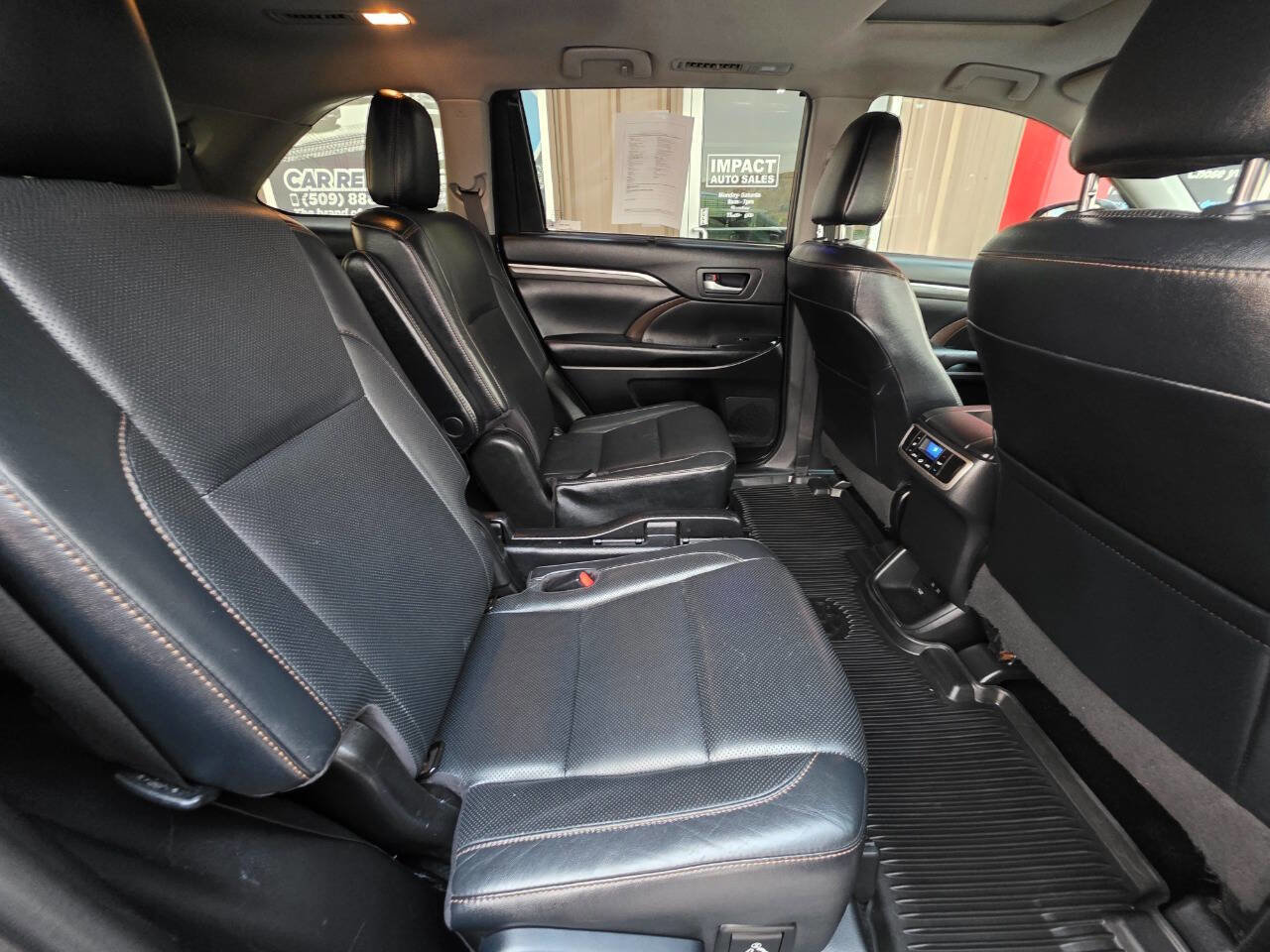 Used 2019 Toyota Highlander AWD V6 image 6