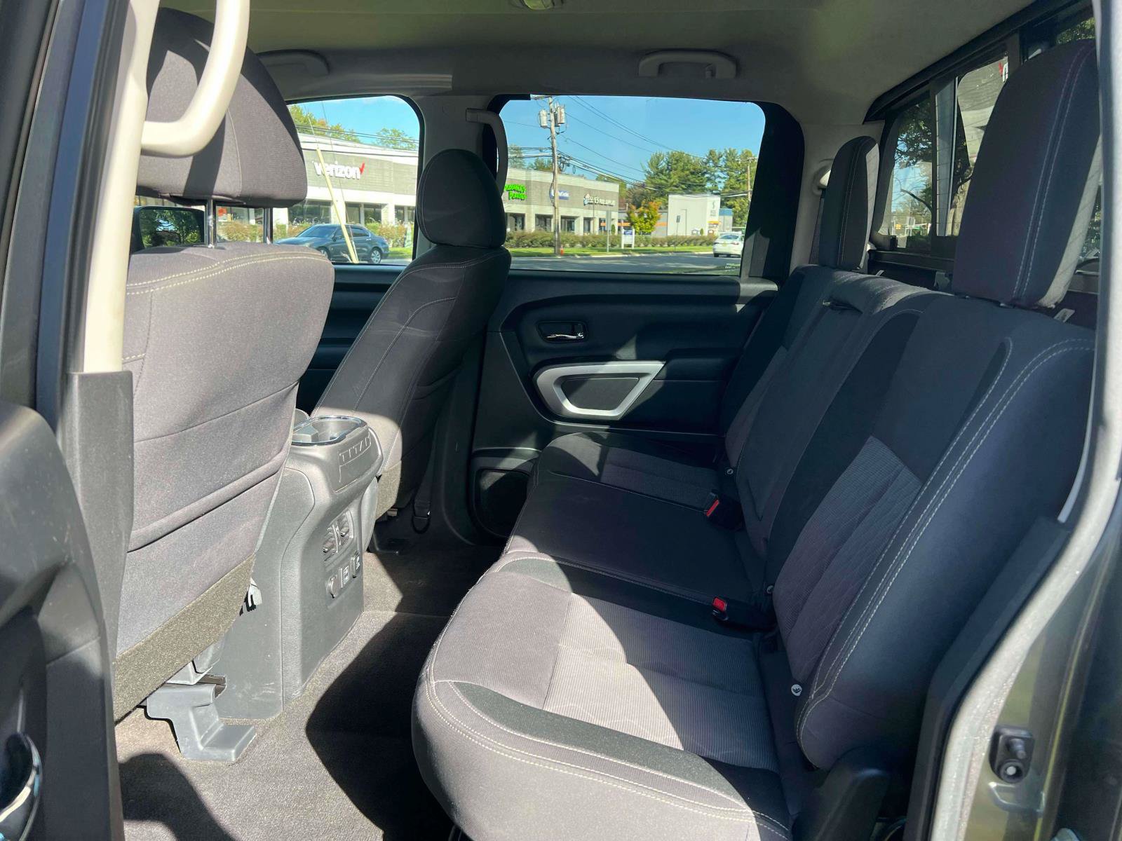 Used 2024 Nissan Titan SV w/ SV Convenience Package AWD/4WD image 9