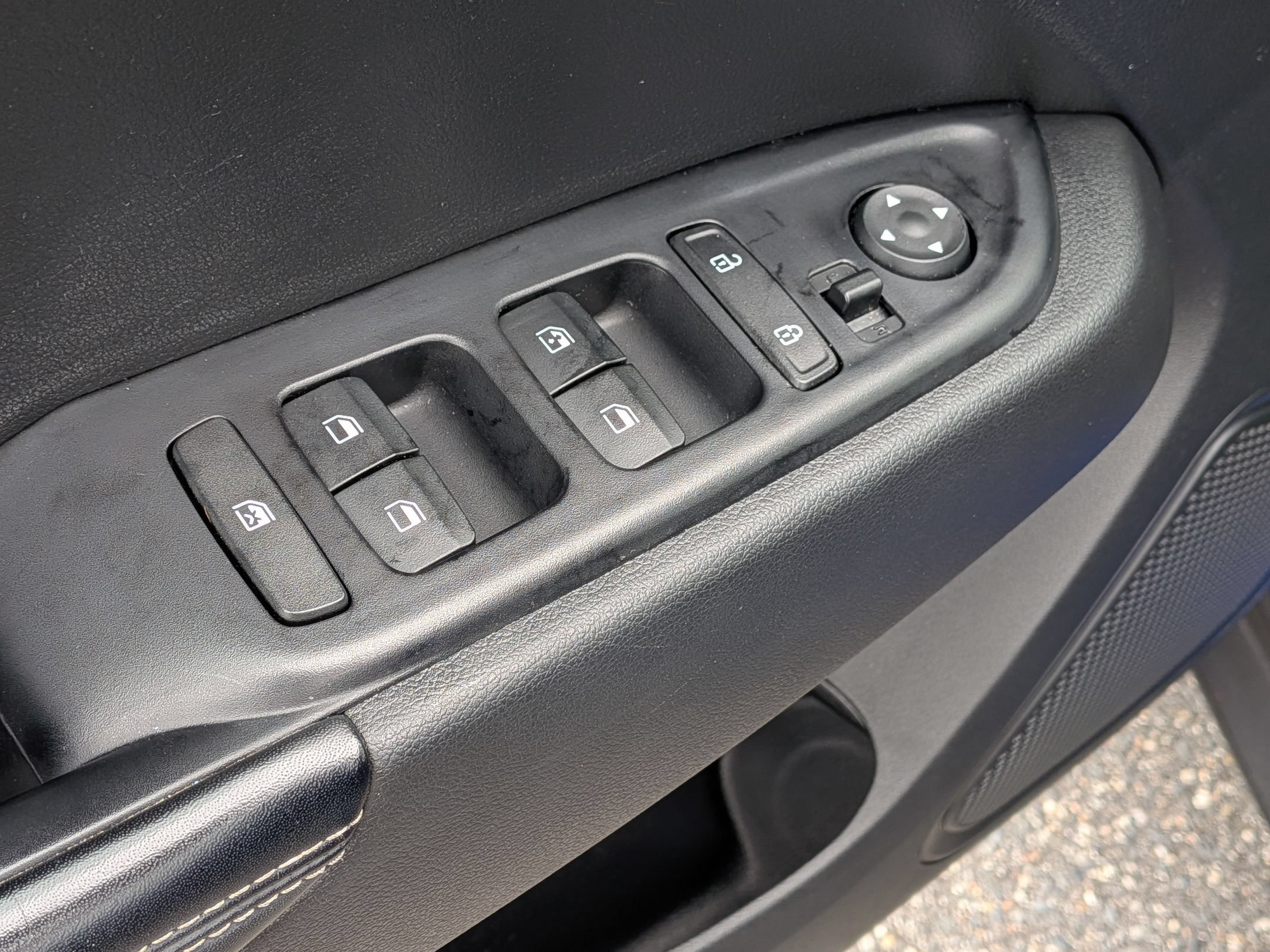 Used 2024 Hyundai Venue Limited FWD image 13