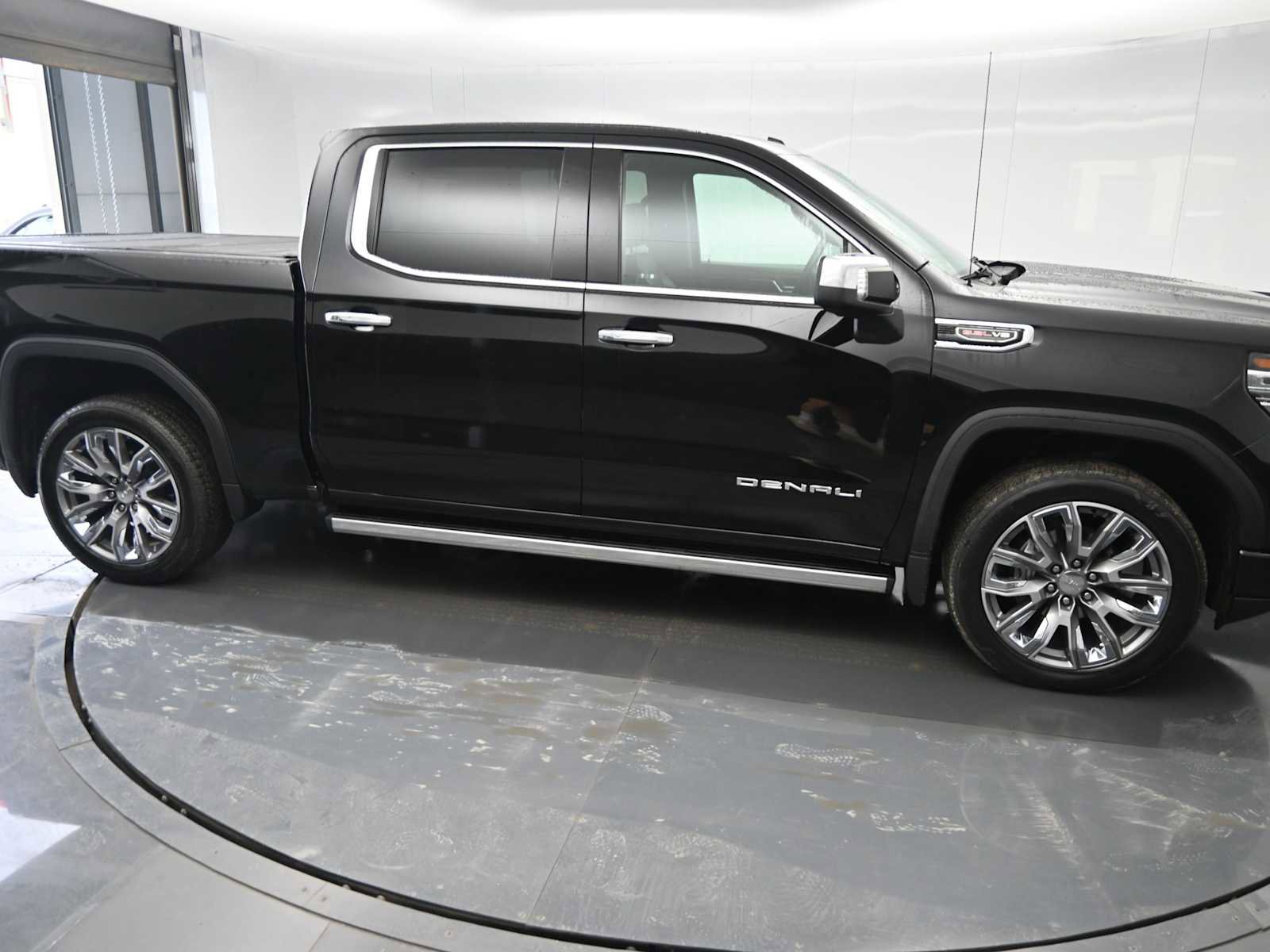 Used 2023 GMC Sierra 1500 Denali w/ Denali Reserve Package AWD/4WD image 12