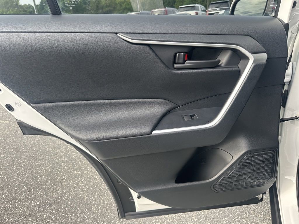 Used 2021 Toyota RAV4 SE image 26