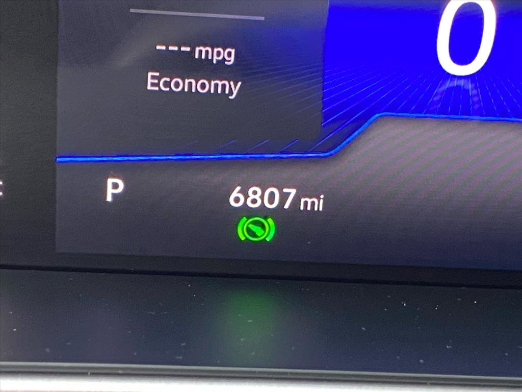 Used 2025 Volkswagen Taos SE image 16