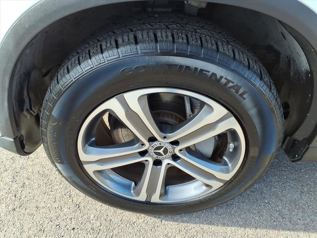 Used 2020 Mercedes-Benz GLC 300 4MATIC image 4