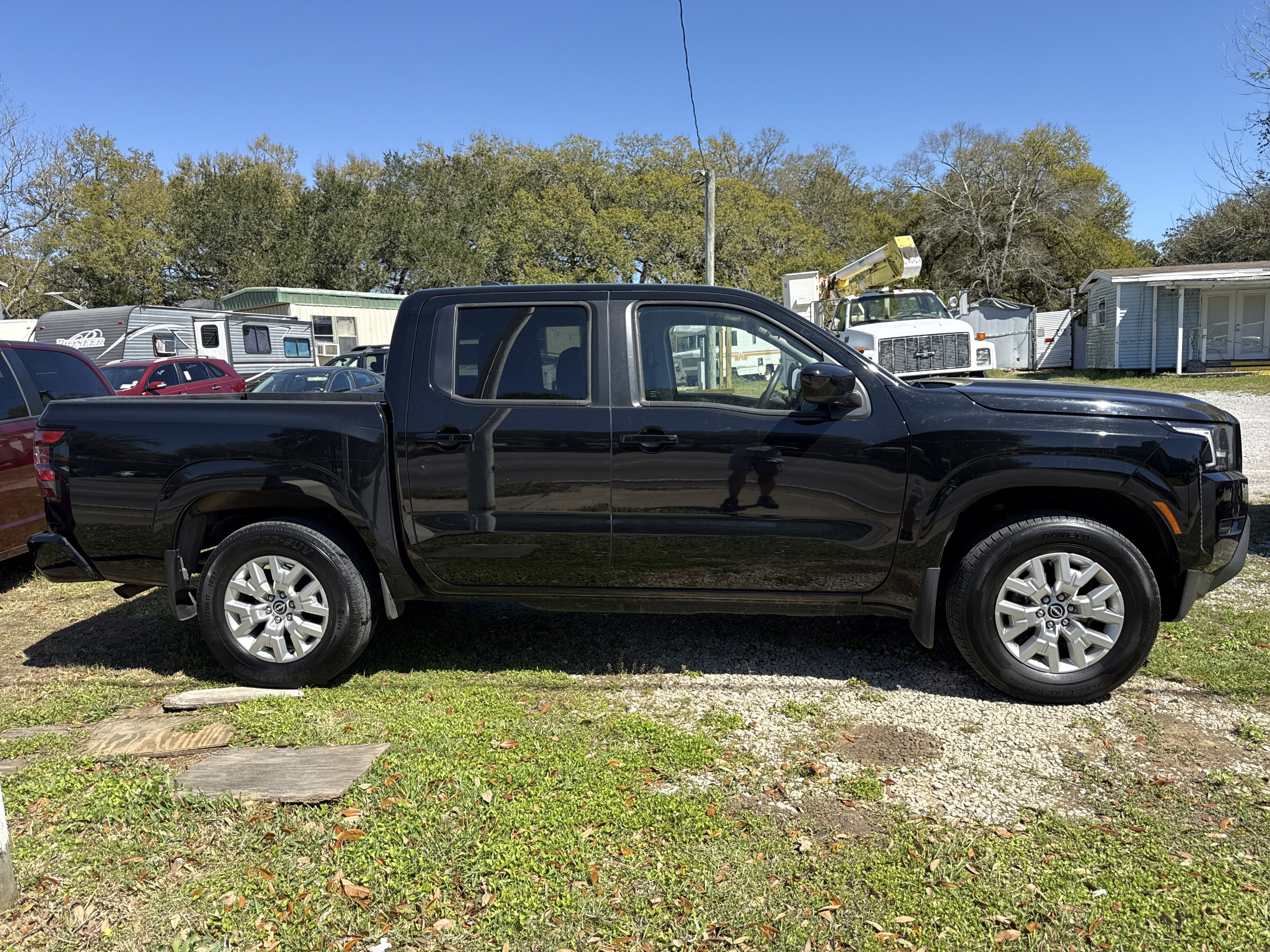 Used 2022 Nissan Frontier SV RWD image 3