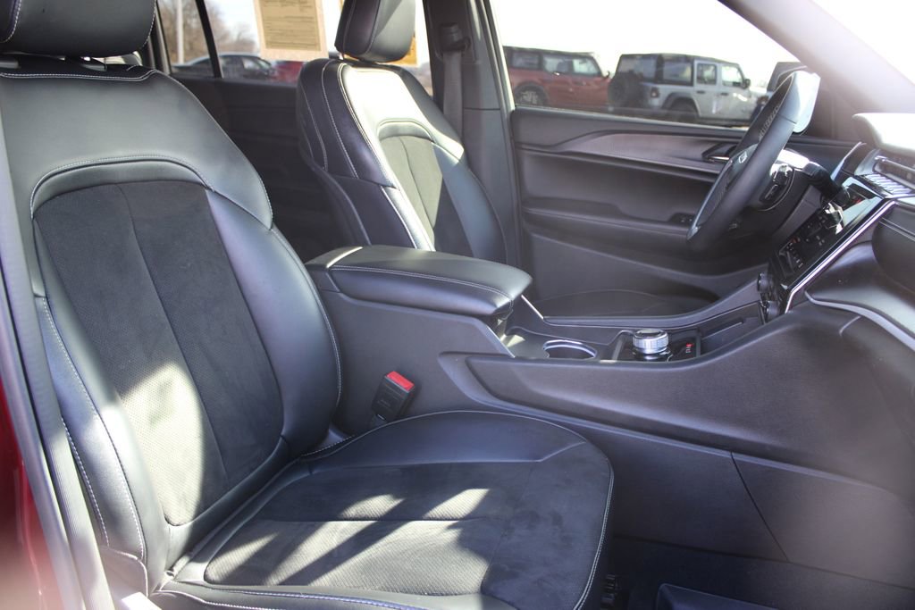 Used 2023 Jeep Grand Cherokee L Laredo image 27