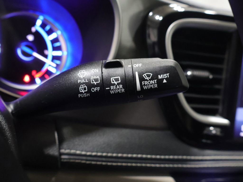 Used 2023 Chrysler Pacifica Touring-L image 34