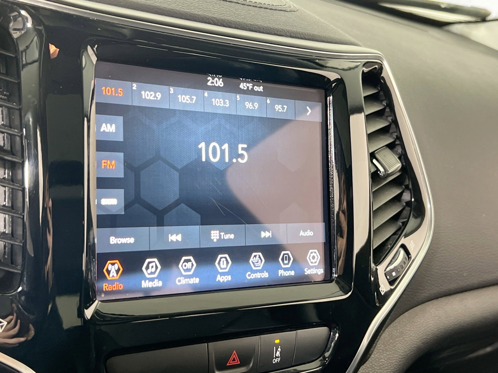 Used 2022 Jeep Cherokee Limited image 14