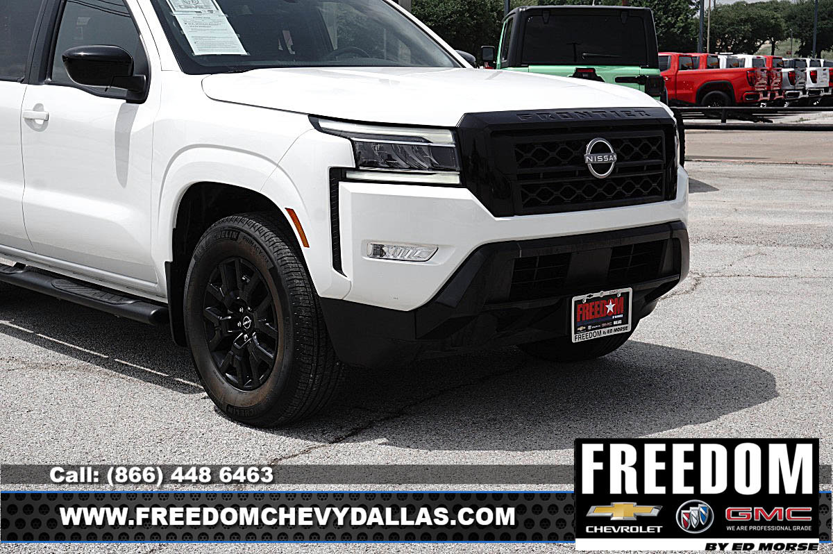 Used 2023 Nissan Frontier SV w/ Midnight Edition Package RWD image 39