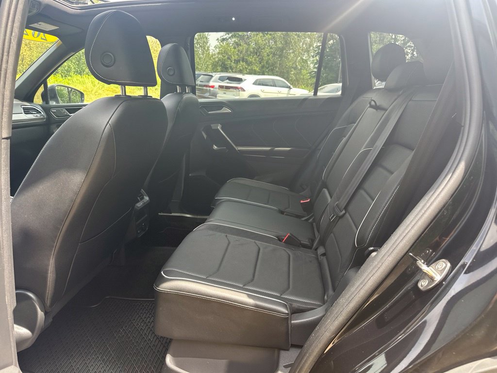 Used 2023 Volkswagen Tiguan SEL R-Line AWD/4WD image 31