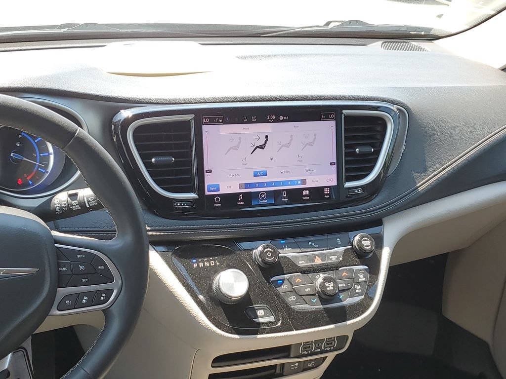 Used 2022 Chrysler Pacifica Touring-L FWD image 28
