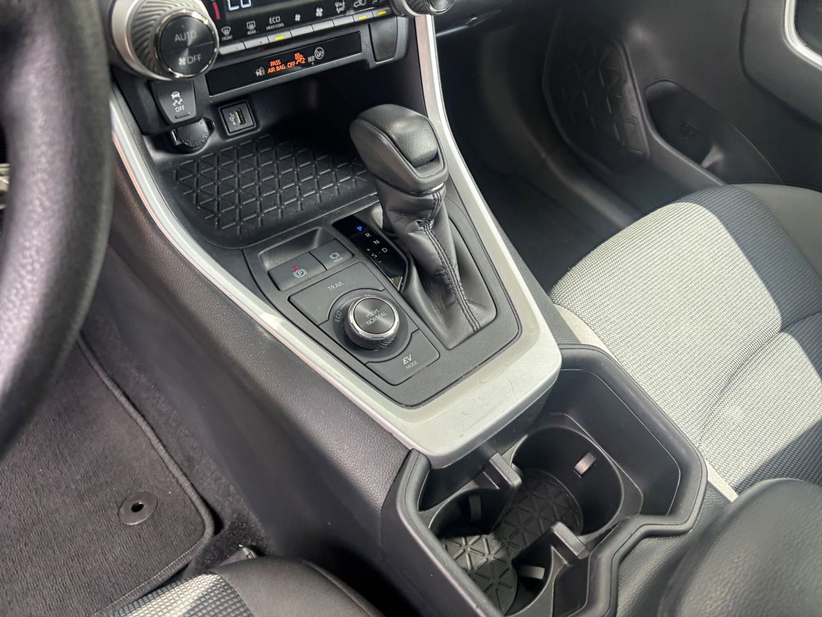 Used 2024 Toyota RAV4 LE AWD/4WD image 42