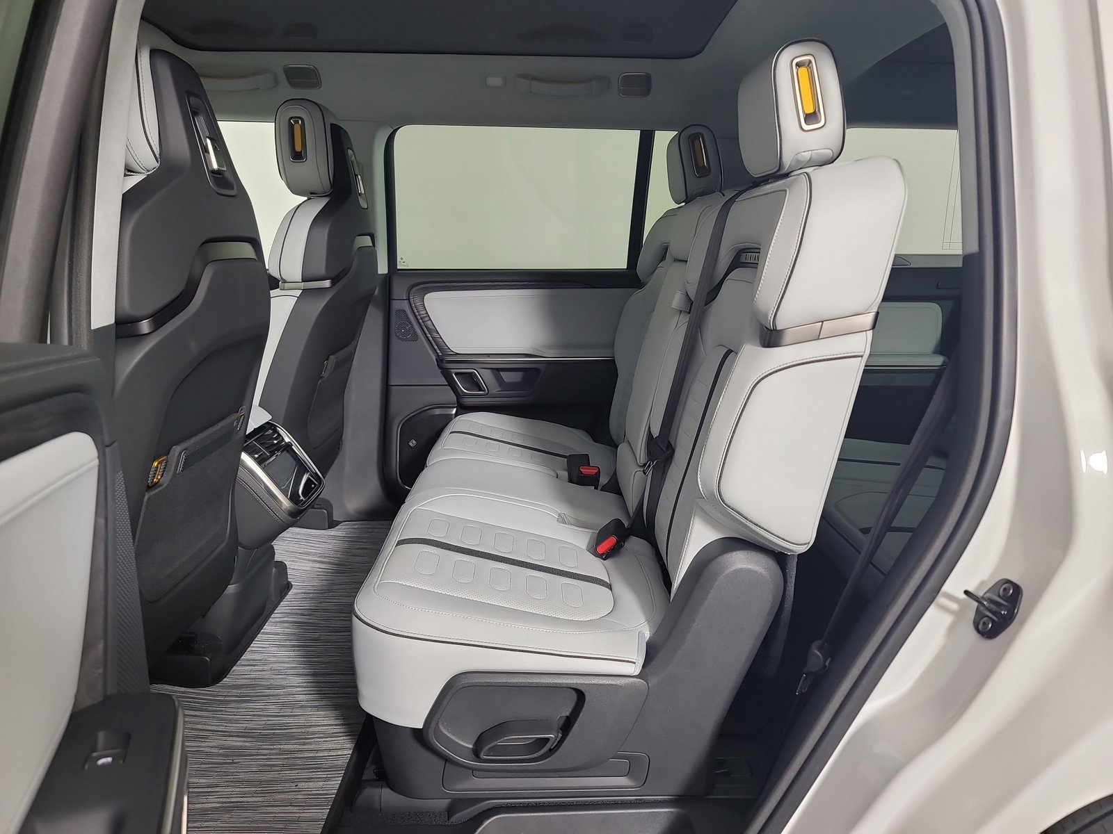 Used 2024 Rivian R1S Adventure image 21