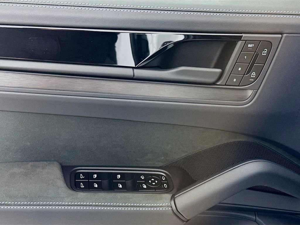 New 2026 Porsche Cayenne GTS image 20