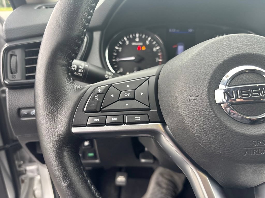 Used 2018 Nissan Rogue SV w/ Sun & Sound Touring Package AWD/4WD image 23