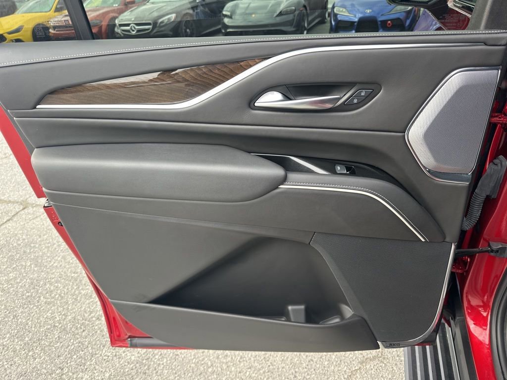 Used 2024 Cadillac Escalade ESV Premium Luxury Platinum image 31