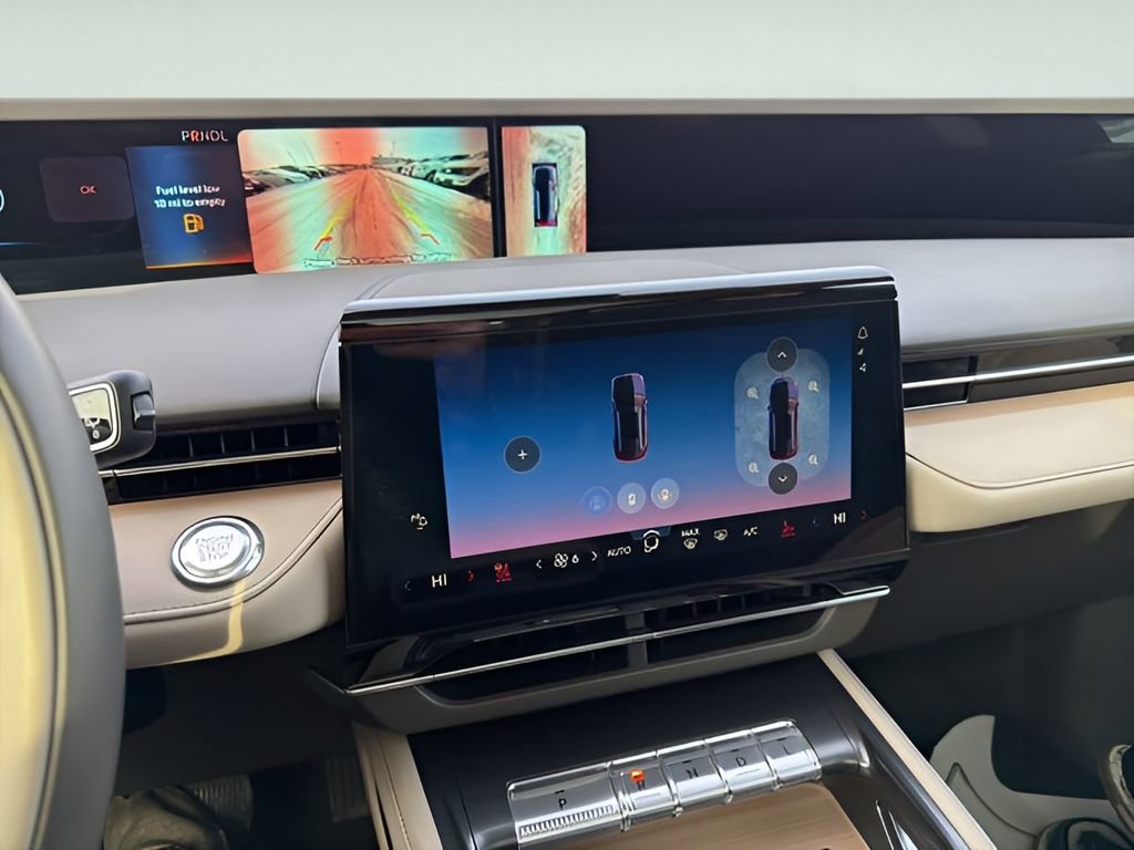 Used 2025 Lincoln Nautilus Reserve image 30