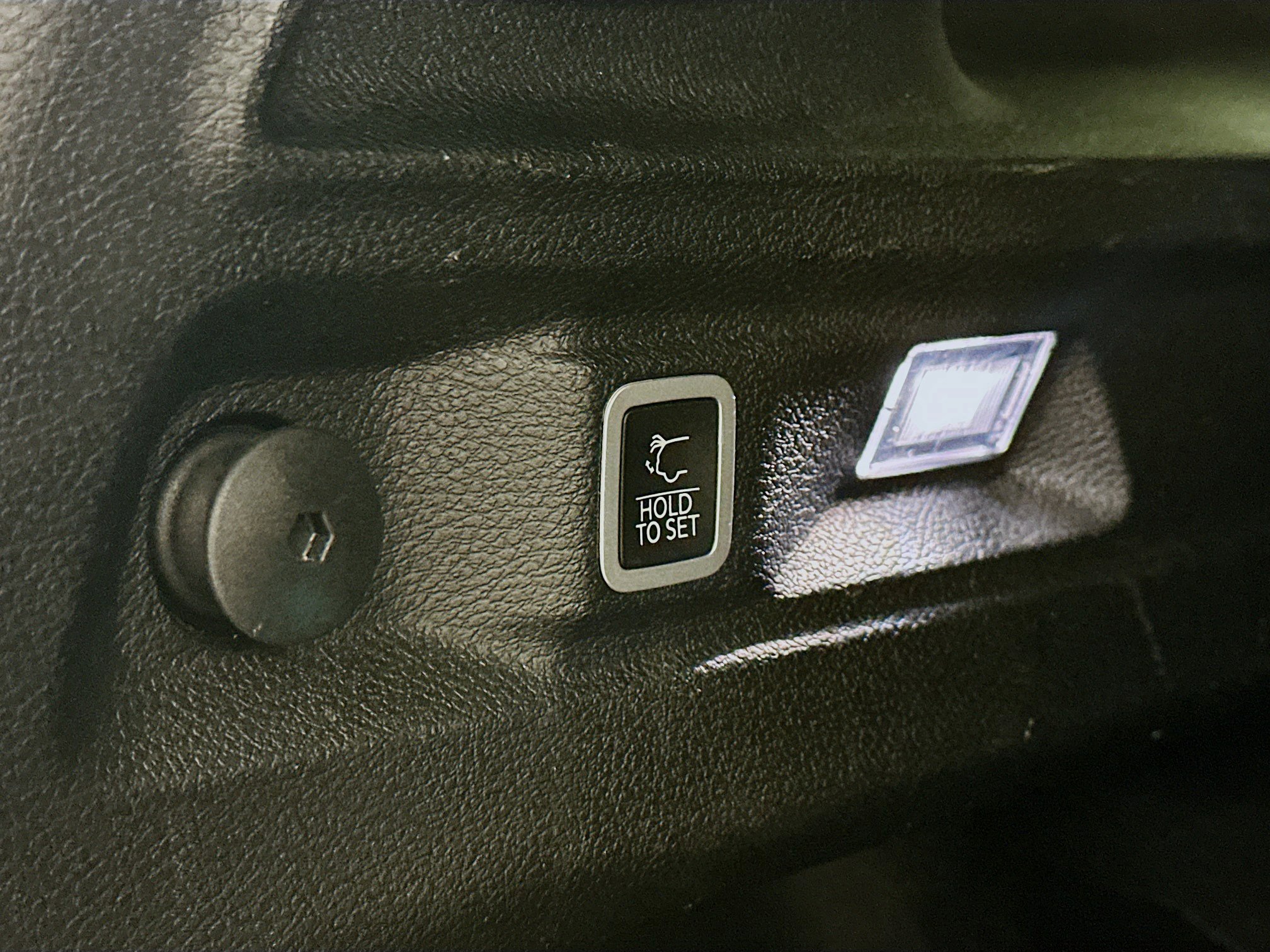 Used 2023 Jeep Grand Cherokee L Laredo image 31