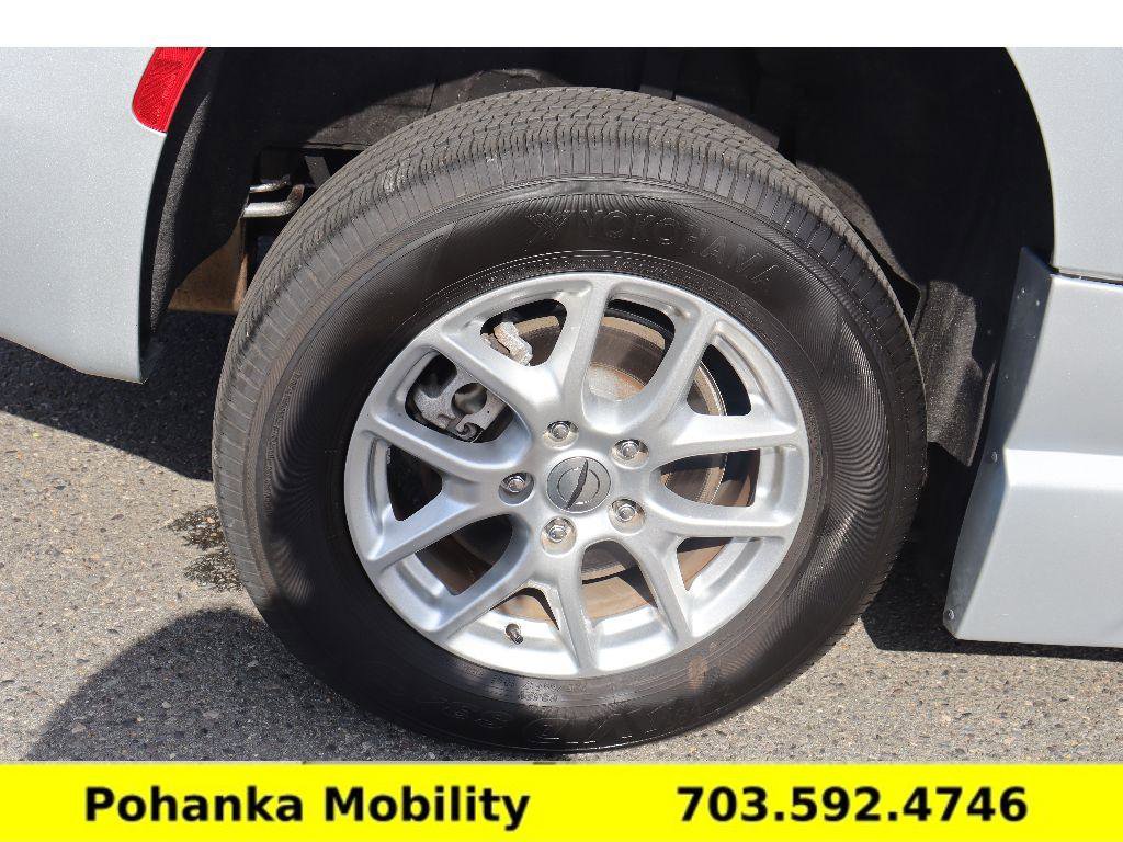 Used 2023 Chrysler Voyager LX image 30