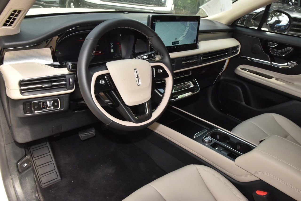 New 2026 Lincoln Corsair Premiere image 33