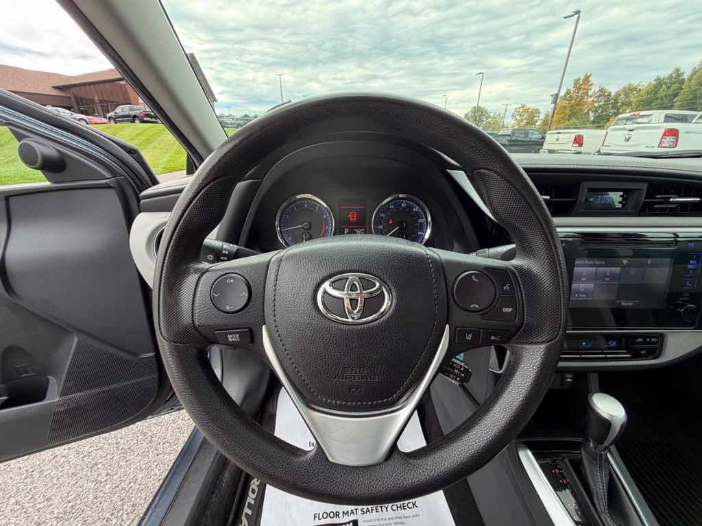 Used 2018 Toyota Corolla LE FWD image 25