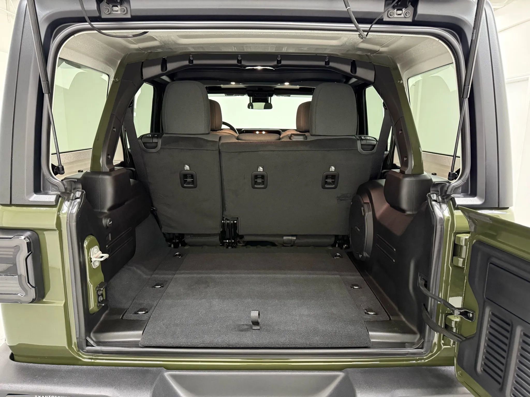 Used 2024 Jeep Wrangler Unlimited Sport image 47