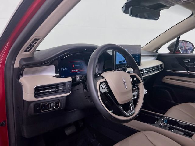 Used 2025 Lincoln Corsair AWD w/ Equipment Group 101A image 11