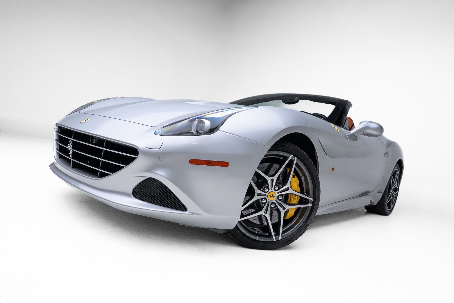 Used 2016 Ferrari California T image 6