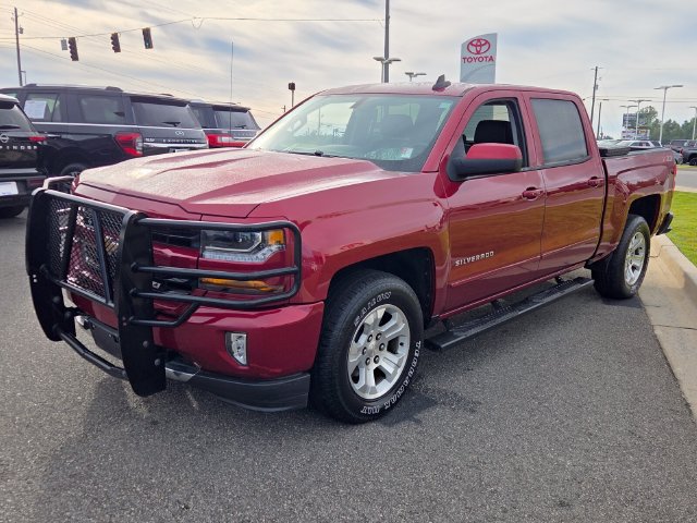 Used 2018 Chevrolet Silverado 1500 LT w/ All Star Edition AWD/4WD image 3