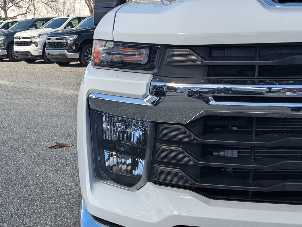 Used 2025 Chevrolet Silverado 2500 LT w/ Convenience Package image 9