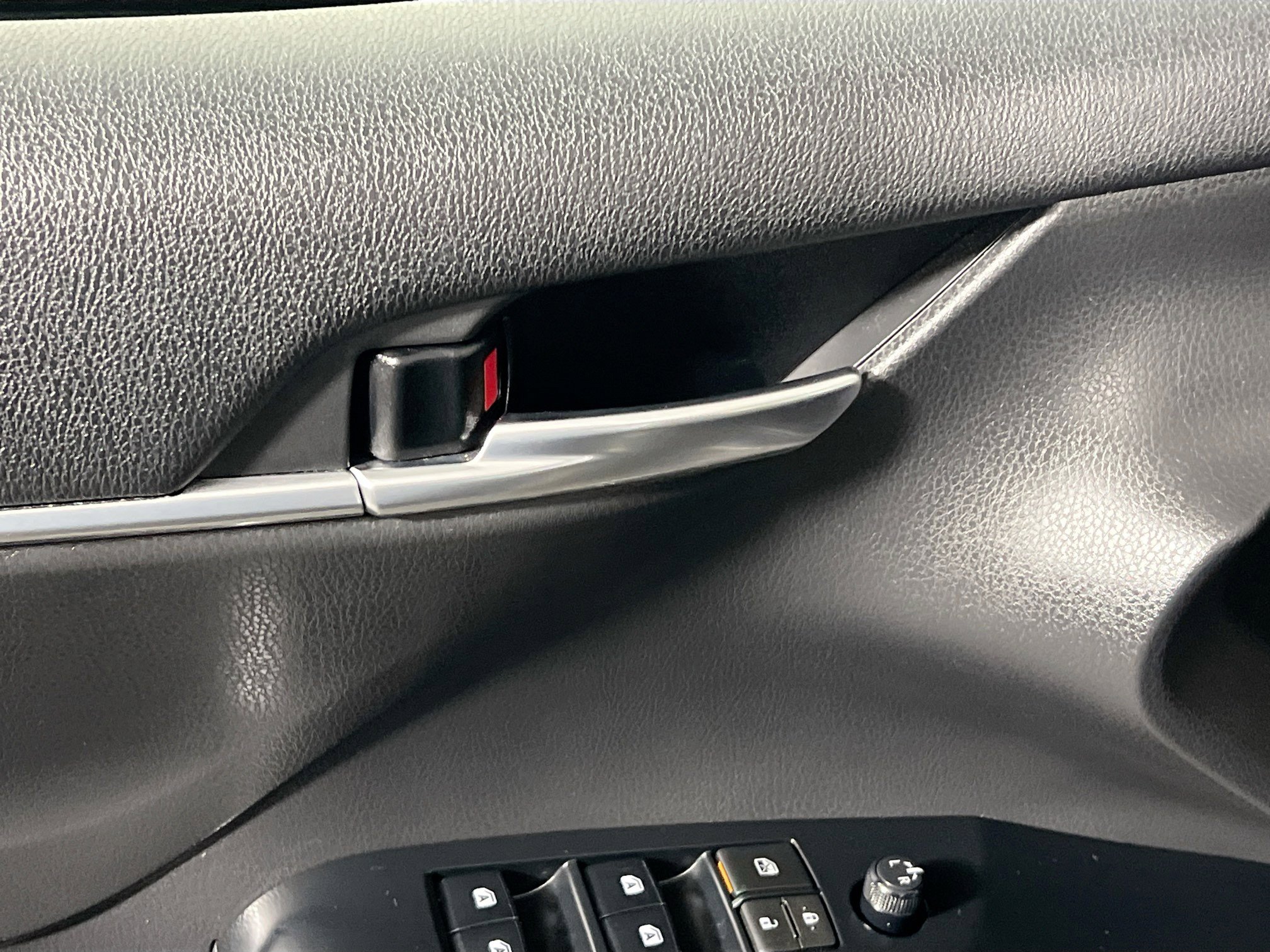 Used 2020 Toyota Camry LE image 16