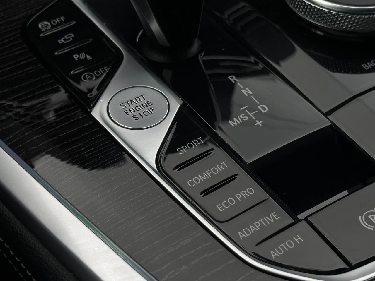 Used 2020 BMW X7 xDrive40i w/ M Sport Package AWD/4WD image 27