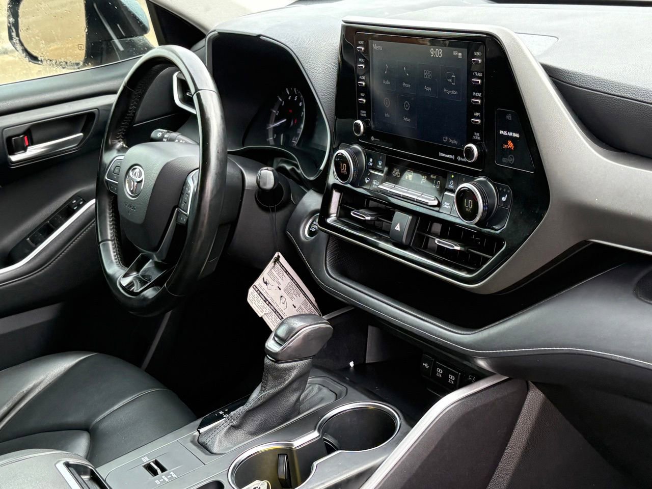 Used 2021 Toyota Highlander XLE FWD image 38