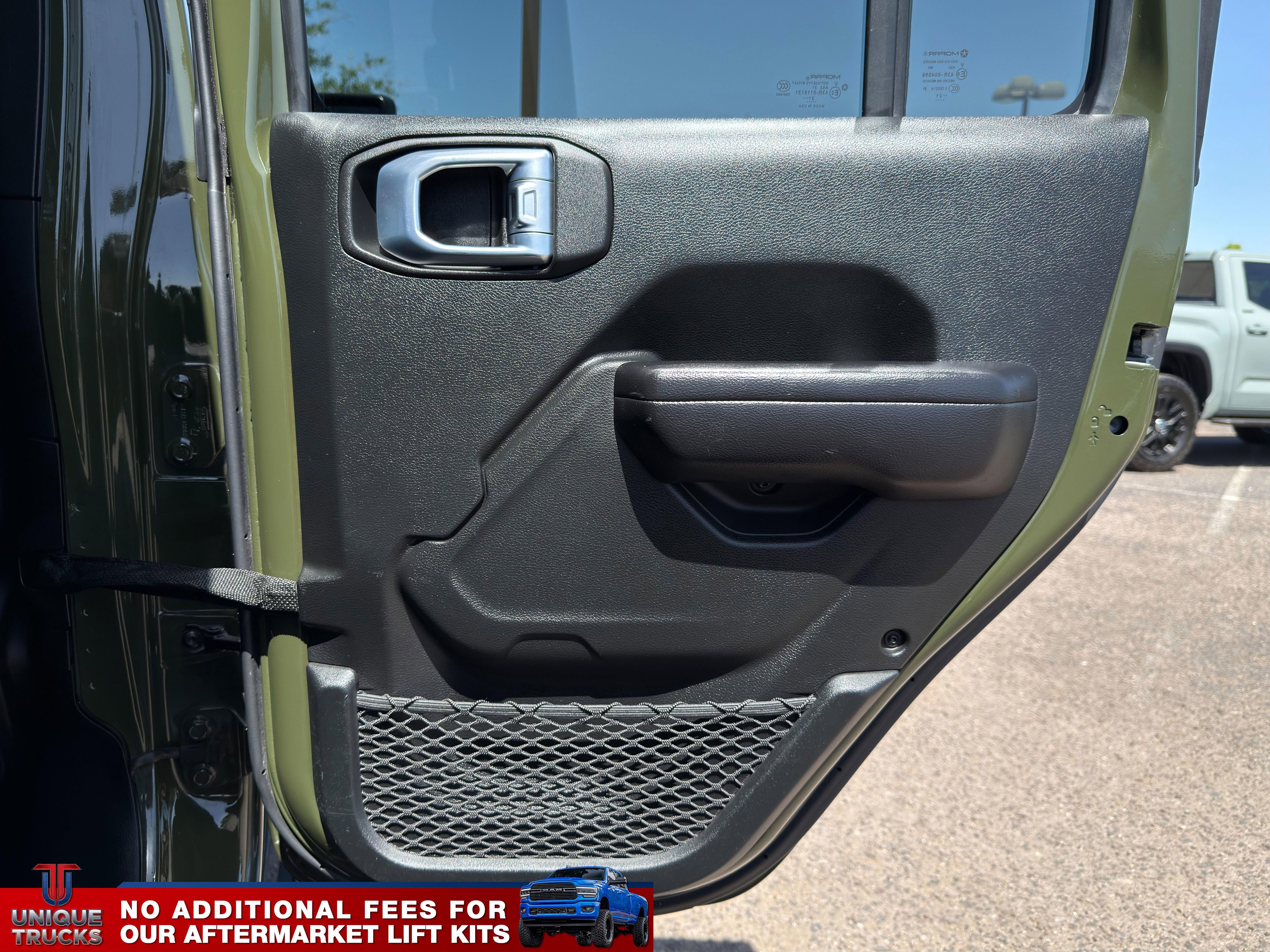 Used 2021 Jeep Gladiator Willys AWD/4WD image 31