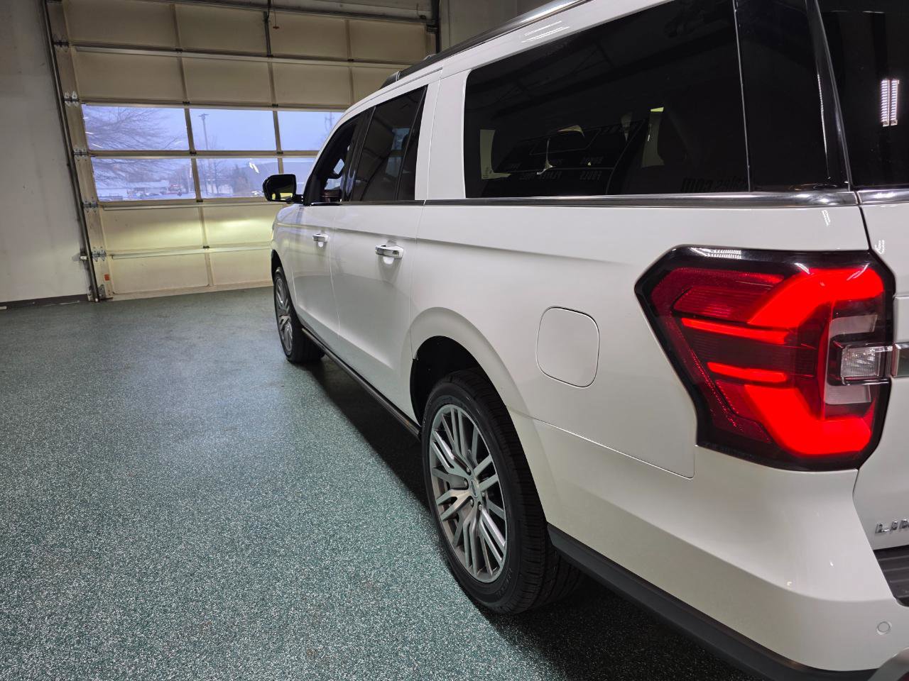 Used 2024 Ford Expedition Max Limited image 10