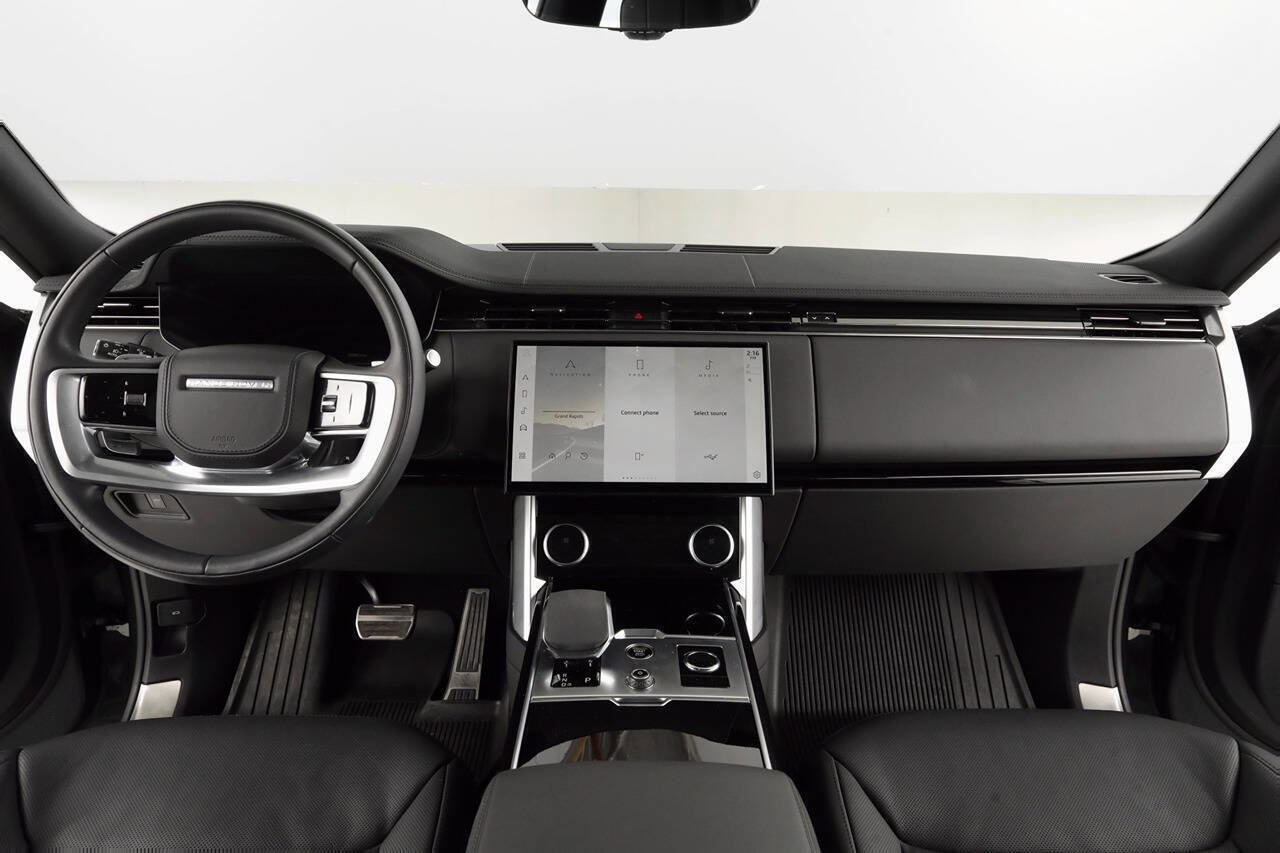 Used 2023 Land Rover Range Rover SE image 12