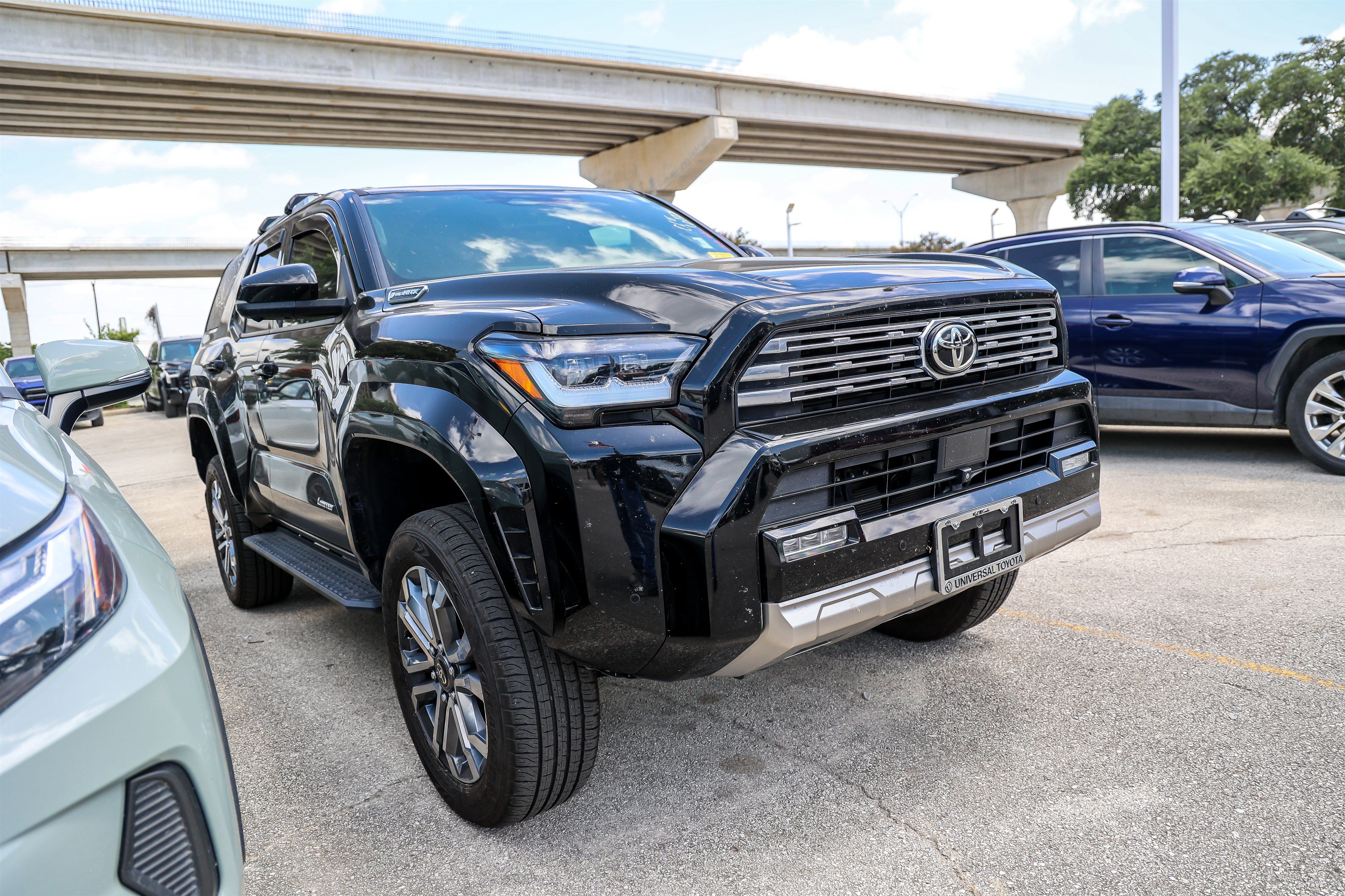 Used 2025 Toyota 4Runner Limited AWD/4WD image 6