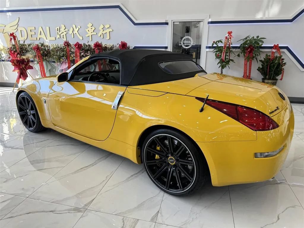 Used 2005 Nissan 350Z Touring RWD image 7