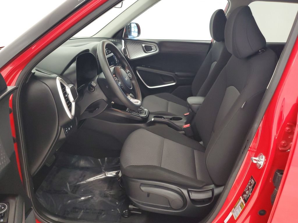 Certified 2025 Kia Soul LX w/ LX Technology Package FWD image 12